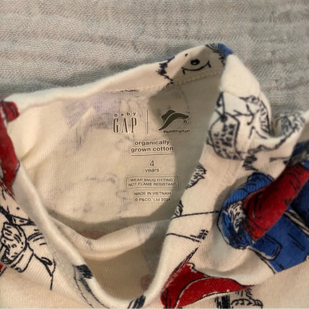 Adorable 4T Paddington PJs - Picture 2 of 10